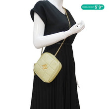 Load image into Gallery viewer, CHANEL Diamond Quilted Lambskin Leather Coin Purse Chain Crossbody Bag Green