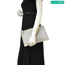 Load image into Gallery viewer, VALENTINO GARAVANI Rockstud Zip Clutch Leather Grey Pouch dummy look