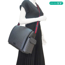 Load image into Gallery viewer, GUCCI Diaper GG Supreme Canvas Messenger Bag Black 495909