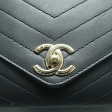 Load image into Gallery viewer, Chanel Leather Shoulder Bag Black