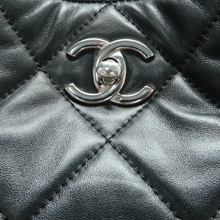 Load image into Gallery viewer, CHANEL Leather Shoulder Bag Black