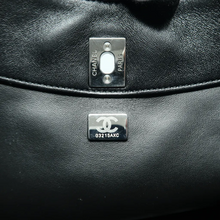 Load image into Gallery viewer, CHANEL Leather Shoulder Bag Black