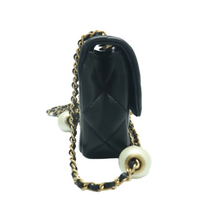 Load image into Gallery viewer, Chanel Leather Shoulder Bag Black
