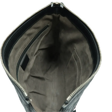 Load image into Gallery viewer, GUCCI Leather Shoulder Bag Black