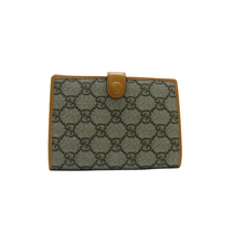 Load image into Gallery viewer, GUCCI Retro Canvas Passport Case Brown