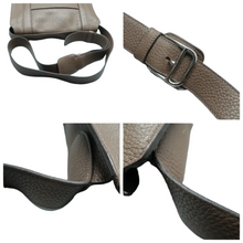 Load image into Gallery viewer, HERMES Steve Leather Shoulder bag Brown