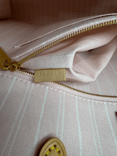 Load image into Gallery viewer, LOUIS VUITTON Onthego GM By The Pool Raffia Canvas Tote Bag Multicolor