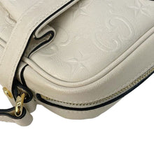 Load image into Gallery viewer, GUCCI GG Star Leather Crossbody Bag Off White 675776