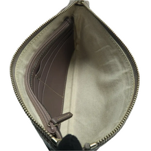 Load image into Gallery viewer, Gucci Guccissima Leather Clutch Bag Brown