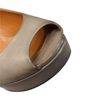 Load image into Gallery viewer, GUCCI Leather Open-Toe Pump Light Grey 38.5/US 8.5