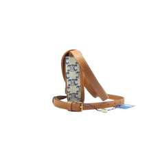 Load image into Gallery viewer, CELINE Besace Leather Crossbody Bag White