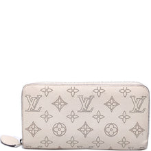 Load image into Gallery viewer, Louis Vuitton Zippy Mahina Wallet Cream / Silver
