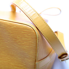 Load image into Gallery viewer, Louis Vuitton Noe EPI Petit Vintage Leather Shoulder Bag

