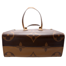 Load image into Gallery viewer, Base of the Louis Vuitton ONTHEGO MM Tote with reinforced corners
