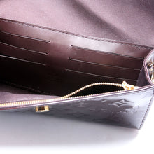 Load image into Gallery viewer, LOUIS VUITTON Sunset Vernis Boulevard Clutch Bag Burgundy
