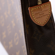 Load image into Gallery viewer, Louis Vuitton Toiletry Pouch 26 Newer Canvas Brown

