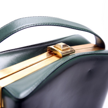 Load image into Gallery viewer, Gucci Vintage Box Leather Shoulder Bag Green
