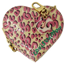 Load image into Gallery viewer, LOUIS VUITTON Leopard Coeur Heart Monogram Vernis Coin Blanc Corail
