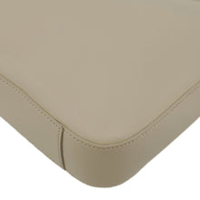 Load image into Gallery viewer, GUCCI Leather Shoulder Bag Cream 001.3812

