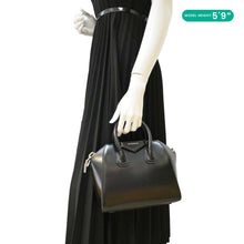 Load image into Gallery viewer, GIVENCHY Antigona Mini Leather Shoulder Bag Black dummy look
