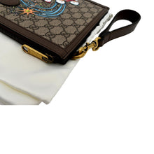 Load image into Gallery viewer, GUCCI Disney Donald Duck GG Supreme Canvas Zip Clutch Beige 647925
