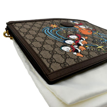 Load image into Gallery viewer, GUCCI Disney Donald Duck GG Supreme Canvas Zip Clutch Beige 647925
