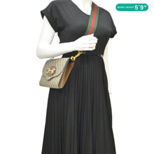 Load image into Gallery viewer, GUCCI Horsebit 1955 Small GG Supreme Canvas Beige Shoulder Bag dummy side look

