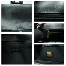 Load image into Gallery viewer, CHANEL Leather Shoulder Bag Black
