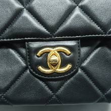 Load image into Gallery viewer, CHANEL Leather Shoulder Bag Black
