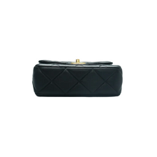 Load image into Gallery viewer, CHANEL Leather Shoulder Bag Black
