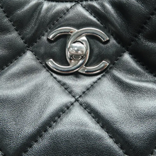 Load image into Gallery viewer, CHANEL Leather Shoulder Bag Black
