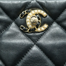 Load image into Gallery viewer, Chanel Crush On Chains Leather Shoulder Bag Black
