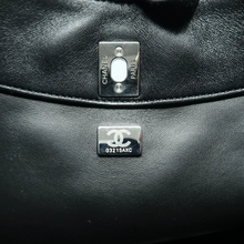 Load image into Gallery viewer, CHANEL Leather Shoulder Bag Black
