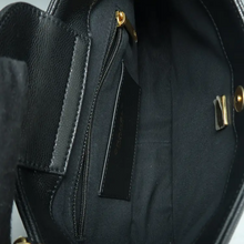 Load image into Gallery viewer, Chanel Leather Shoulder Bag Black

