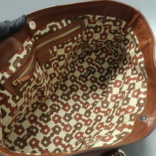 Load image into Gallery viewer, Gucci Signoria Leather Shoulder Bag Brown
