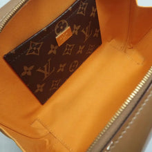 Load image into Gallery viewer, LOUIS VUITTON Venice Patent Leather Shoulder Bag Khaki
