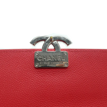 Load image into Gallery viewer, Chanel Leather Shoulder Bag Red
